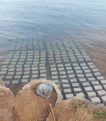 Enrocamento em área industrial