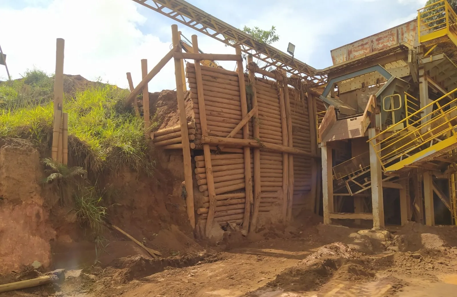 Contenção de madeira em mineração